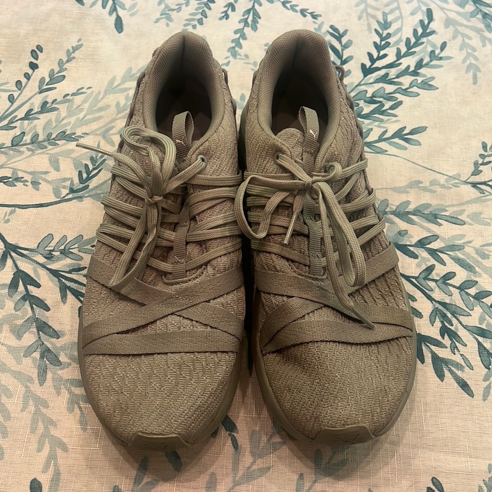 Womens puma tennis shoe. Size 9. Worn a handful of times, just too big for me.